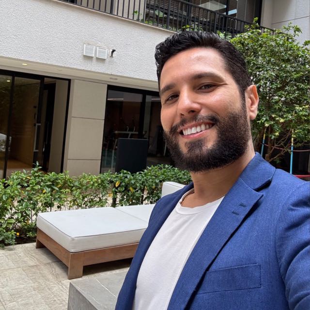 Wallace Nicolau
