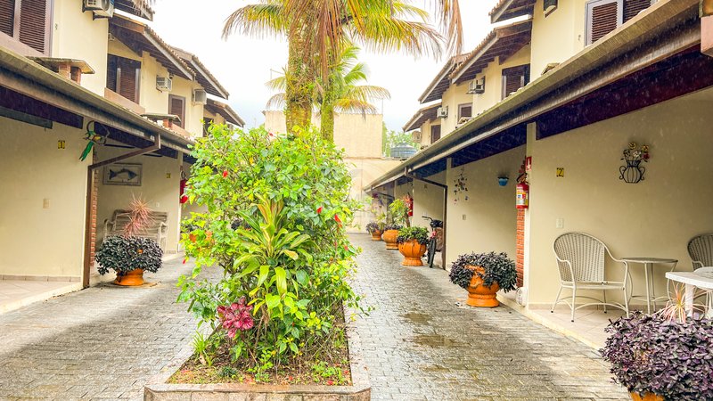 Casa em Condomínio na Av. Principal da Praia de Juquehy - LOCAÇÕES Avenida Mãe Bernarda São Sebastião - 