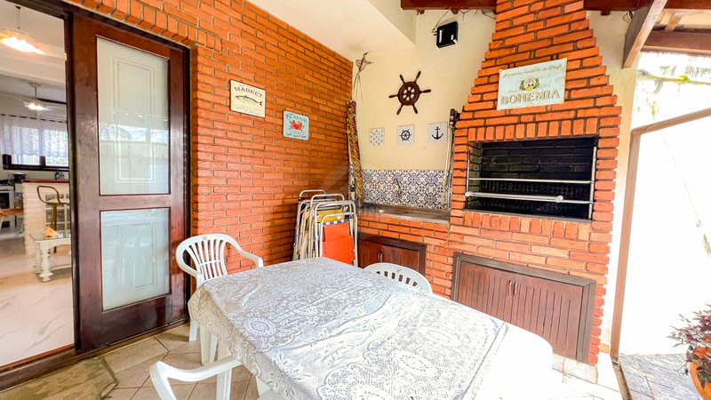 Casa em Condomínio na Av. Principal da Praia de Juquehy - LOCAÇÕES Avenida Mãe Bernarda São Sebastião - 