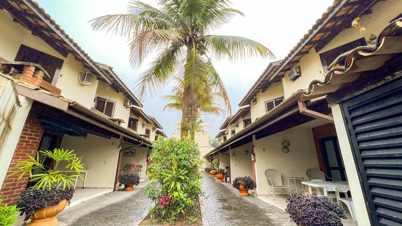 Casa em Condomínio na Av. Principal da Praia de Juquehy - LOCAÇÕES Avenida Mãe Bernarda São Sebastião - 