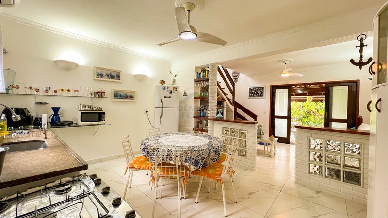 Casa em Condomínio na Av. Principal da Praia de Juquehy - LOCAÇÕES Avenida Mãe Bernarda São Sebastião - 