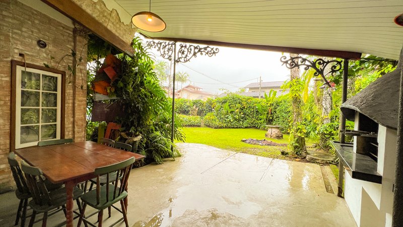 Casa com jardim na Praia de Juquehy  São Sebastião - 