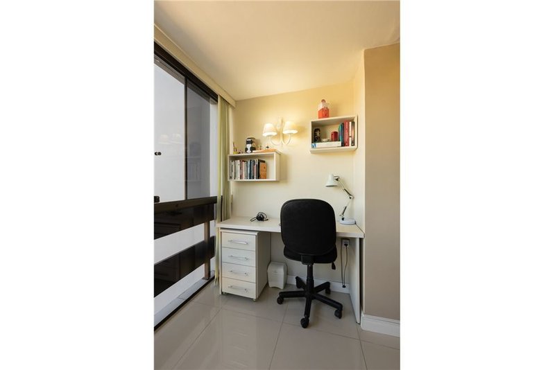 Apartamento mobilado á 100m da Av Otto Niemeyer Camaquã Porto Alegre - 