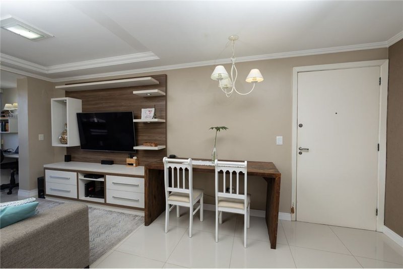 Apartamento mobilado á 100m da Av Otto Niemeyer Camaquã Porto Alegre - 