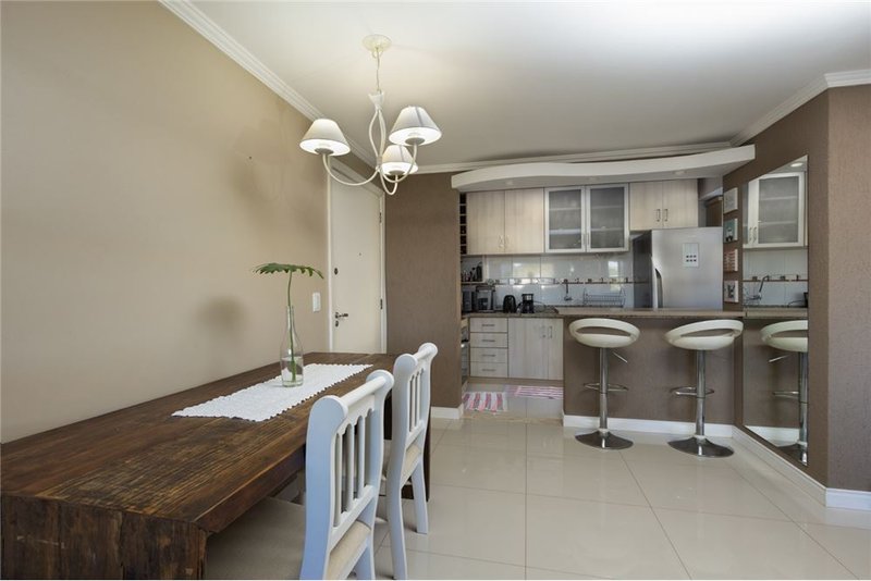Apartamento mobilado á 100m da Av Otto Niemeyer Camaquã Porto Alegre - 