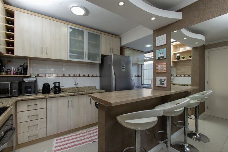 Apartamento mobilado á 100m da Av Otto Niemeyer Camaquã Porto Alegre - 