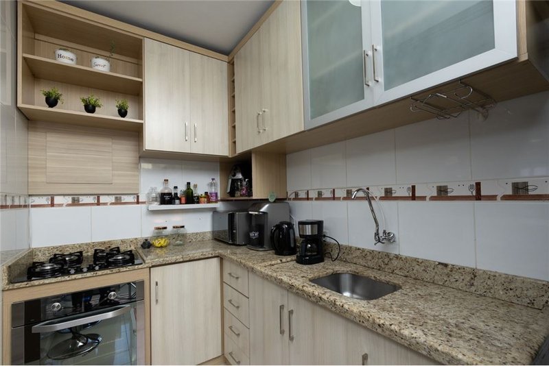 Apartamento mobilado á 100m da Av Otto Niemeyer Camaquã Porto Alegre - 