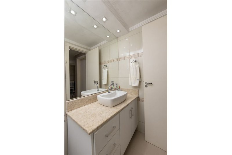 Apartamento mobilado á 100m da Av Otto Niemeyer Camaquã Porto Alegre - 