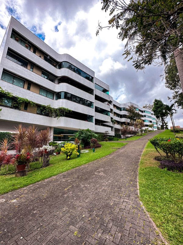 Apartamento à Venda com 4 quartos sendo 4 suítes e 4 vagas com 200mt2 por R$ 2.300.000 Rua Antônio Batista de Souza Recife - 