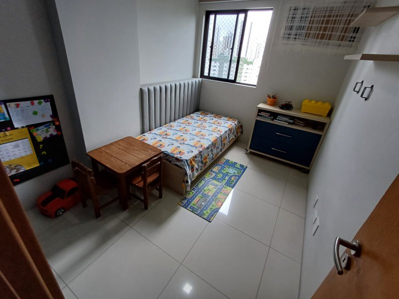 98m², 3 quartos/1 suíte, 2 vagas de garagem, varanda, dependência completa, nascente Rua João da Silva Teles Recife - 