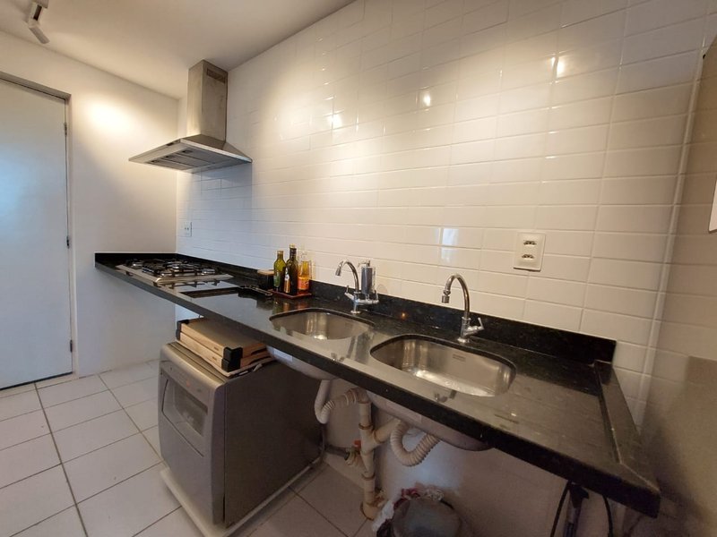 89,9 m². 3 quartos (1 ste). 2 vagas de garagem. Área de lazer completa Rua Luiz Guimarães Recife - 