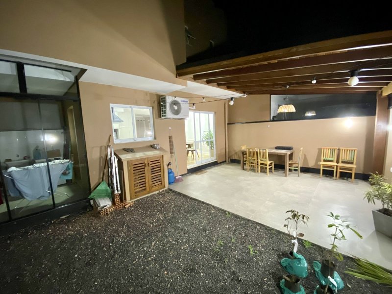R$ 900.000 - MARAVILHOSA CASA EM CONDOMÍNIO FECHADO - 175M2 - 3 DORM - 2 VAGAS - INFRA Rua Eroni Soares Machado Porto Alegre - 