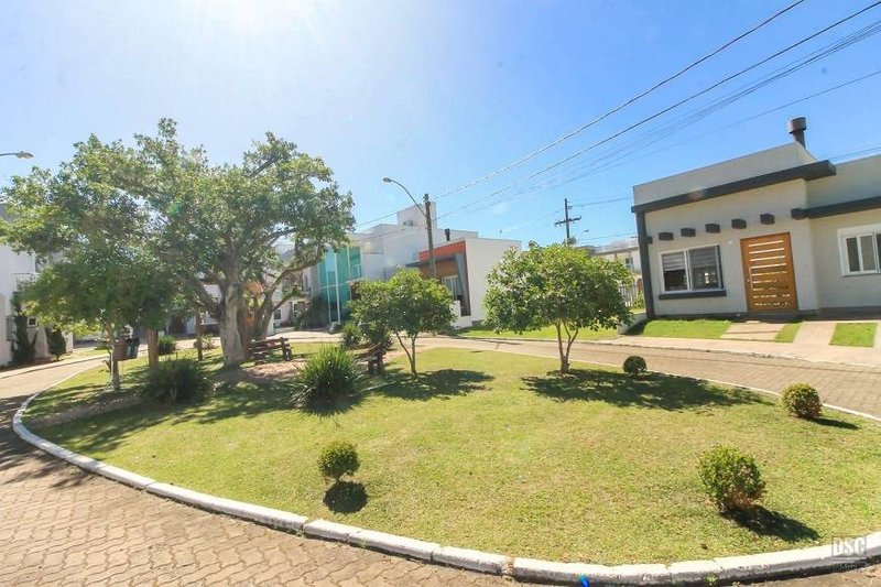R$ 900.000 - MARAVILHOSA CASA EM CONDOMÍNIO FECHADO - 175M2 - 3 DORM - 2 VAGAS - INFRA Rua Eroni Soares Machado Porto Alegre - 