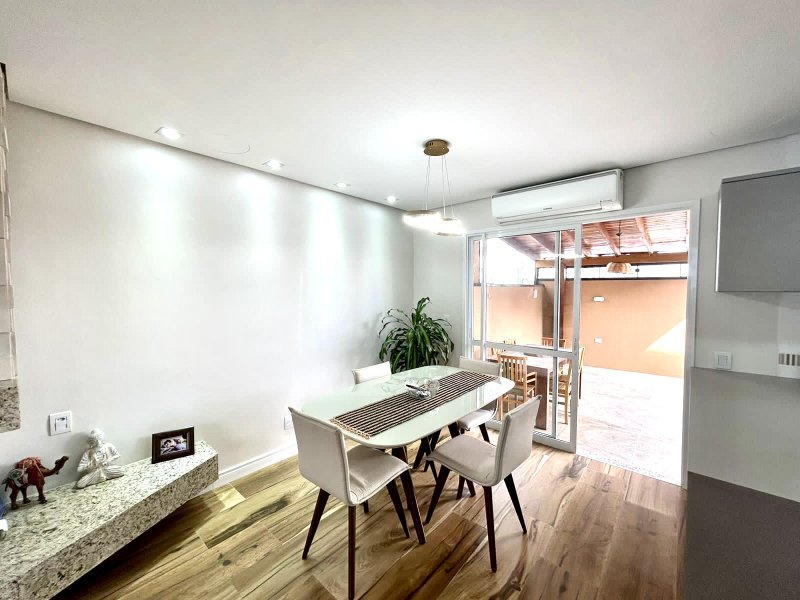 R$ 900.000 - MARAVILHOSA CASA EM CONDOMÍNIO FECHADO - 175M2 - 3 DORM - 2 VAGAS - INFRA Rua Eroni Soares Machado Porto Alegre - 