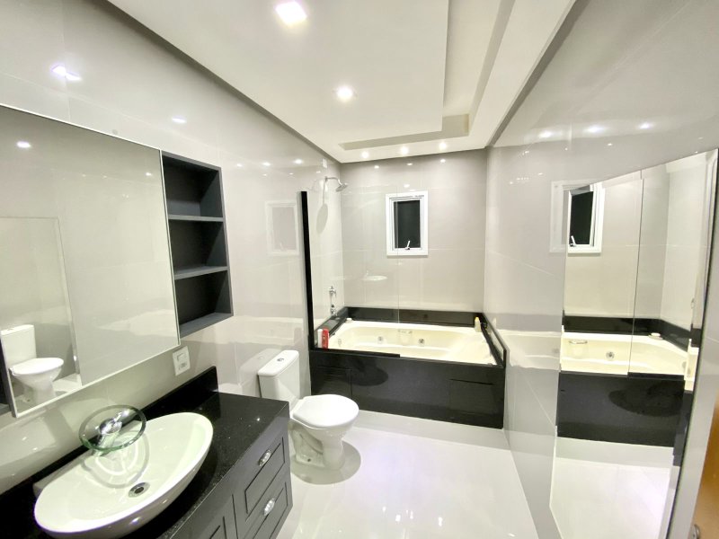 R$ 900.000 - MARAVILHOSA CASA EM CONDOMÍNIO FECHADO - 175M2 - 3 DORM - 2 VAGAS - INFRA Rua Eroni Soares Machado Porto Alegre - 