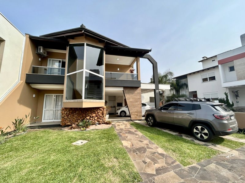 R$ 900.000 - MARAVILHOSA CASA EM CONDOMÍNIO FECHADO - 175M2 - 3 DORM - 2 VAGAS - INFRA Rua Eroni Soares Machado Porto Alegre - 