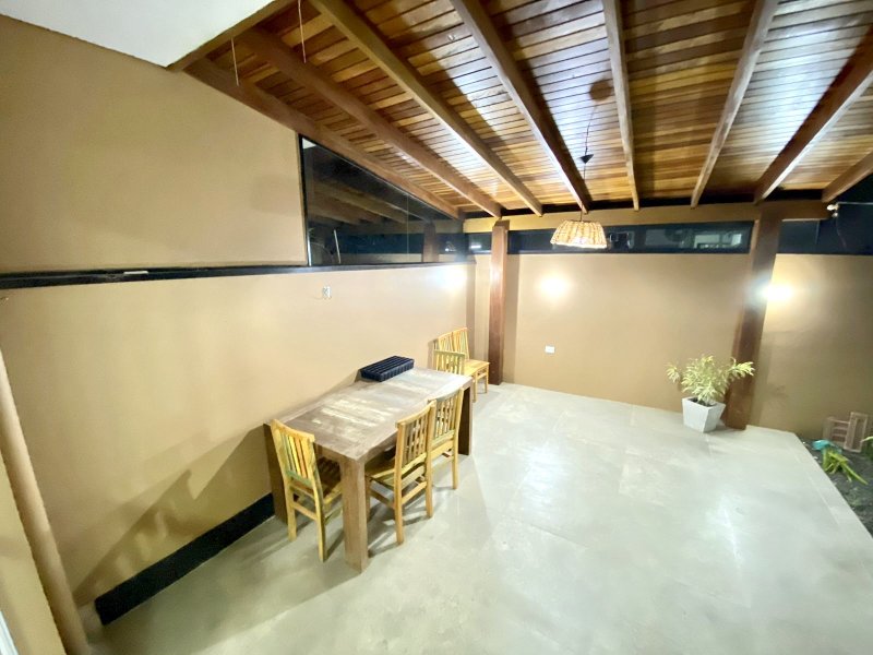 R$ 900.000 - MARAVILHOSA CASA EM CONDOMÍNIO FECHADO - 175M2 - 3 DORM - 2 VAGAS - INFRA Rua Eroni Soares Machado Porto Alegre - 