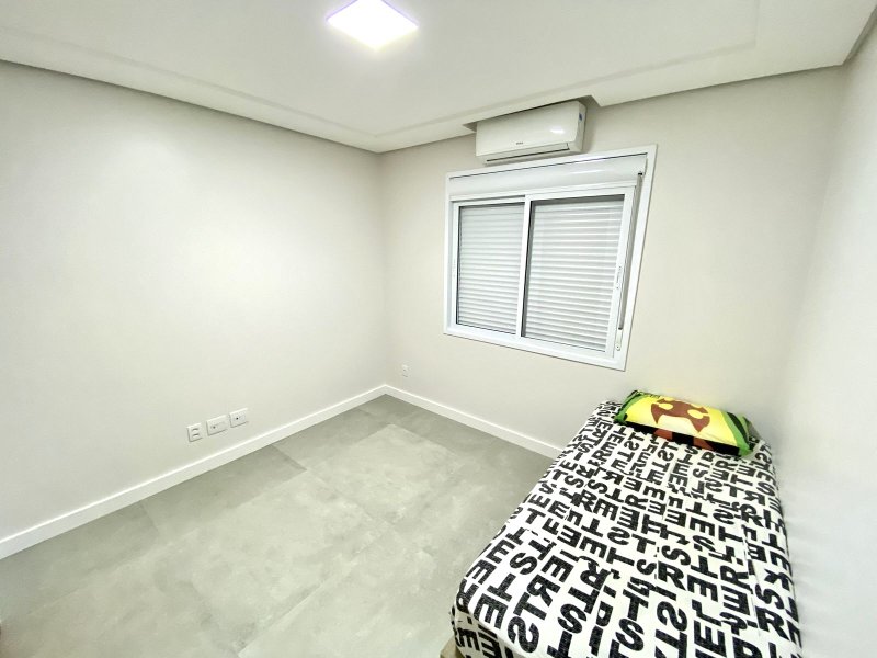 R$ 900.000 - MARAVILHOSA CASA EM CONDOMÍNIO FECHADO - 175M2 - 3 DORM - 2 VAGAS - INFRA Rua Eroni Soares Machado Porto Alegre - 
