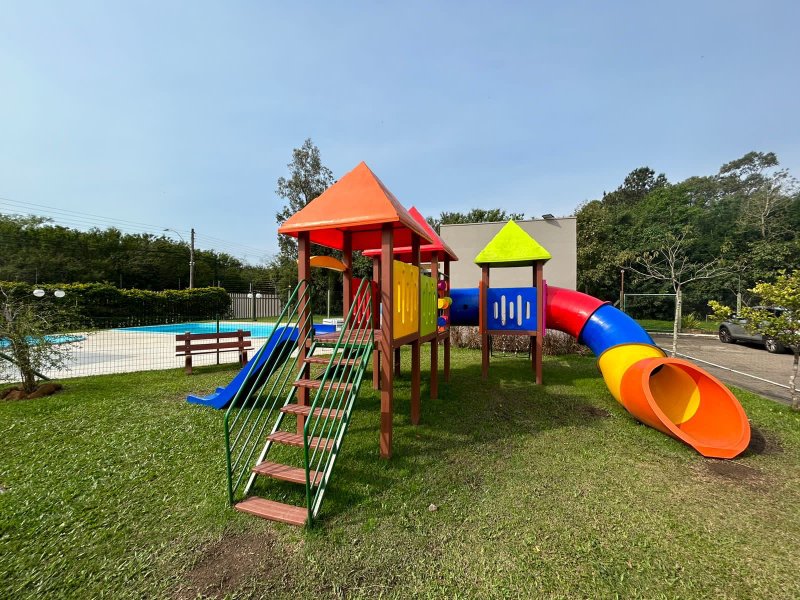 R$ 900.000 - MARAVILHOSA CASA EM CONDOMÍNIO FECHADO - 175M2 - 3 DORM - 2 VAGAS - INFRA Rua Eroni Soares Machado Porto Alegre - 