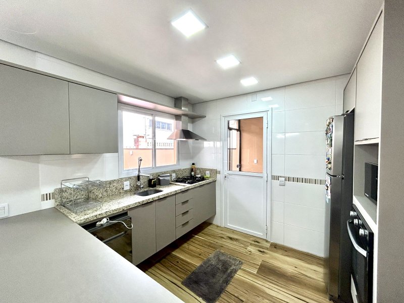 R$ 900.000 - MARAVILHOSA CASA EM CONDOMÍNIO FECHADO - 175M2 - 3 DORM - 2 VAGAS - INFRA Rua Eroni Soares Machado Porto Alegre - 