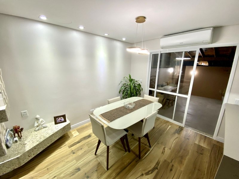 R$ 900.000 - MARAVILHOSA CASA EM CONDOMÍNIO FECHADO - 175M2 - 3 DORM - 2 VAGAS - INFRA Rua Eroni Soares Machado Porto Alegre - 