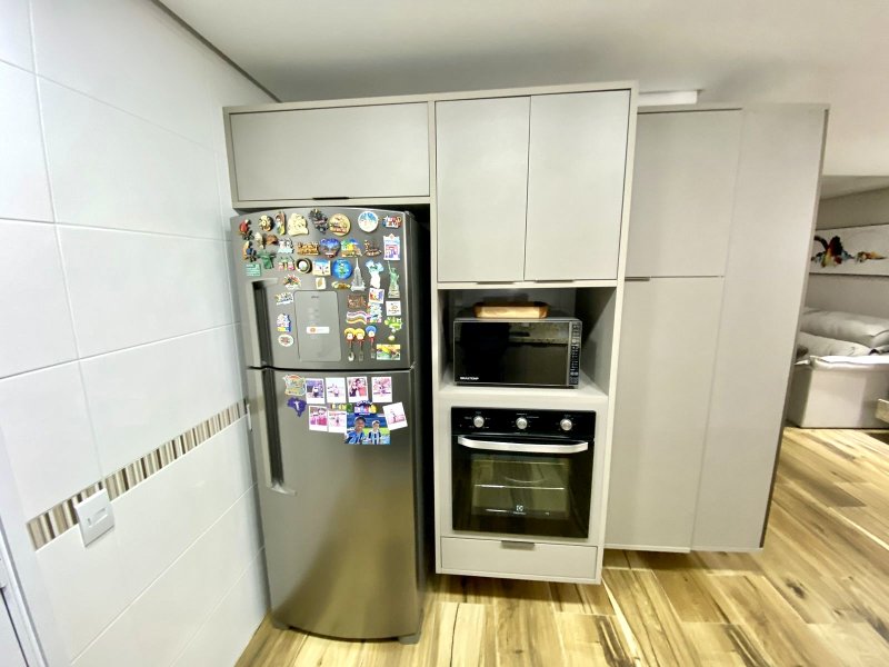 R$ 900.000 - MARAVILHOSA CASA EM CONDOMÍNIO FECHADO - 175M2 - 3 DORM - 2 VAGAS - INFRA Rua Eroni Soares Machado Porto Alegre - 