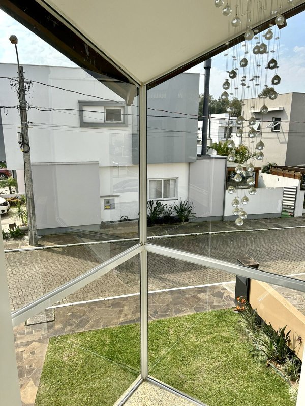 R$ 900.000 - MARAVILHOSA CASA EM CONDOMÍNIO FECHADO - 175M2 - 3 DORM - 2 VAGAS - INFRA Rua Eroni Soares Machado Porto Alegre - 