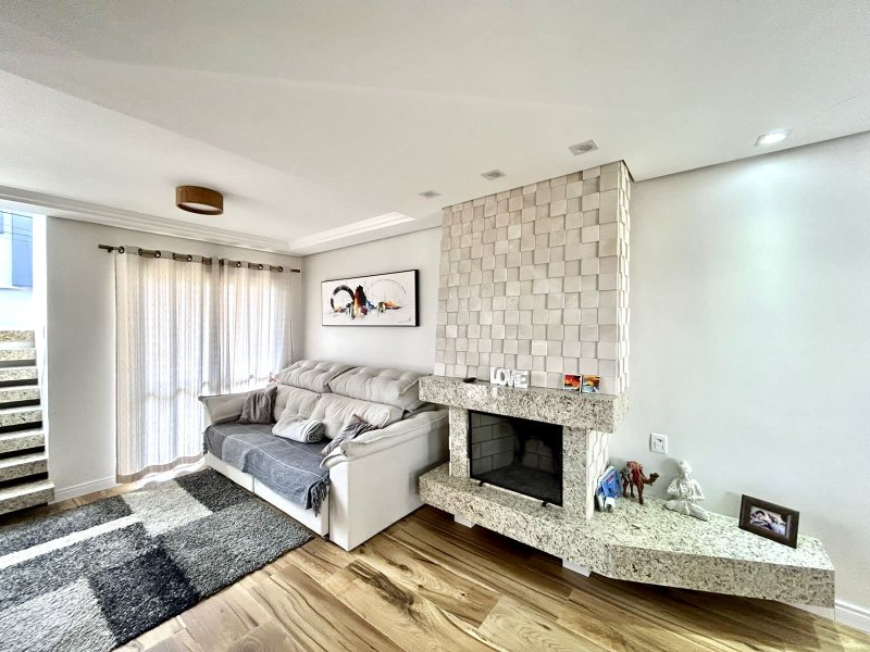R$ 900.000 - MARAVILHOSA CASA EM CONDOMÍNIO FECHADO - 175M2 - 3 DORM - 2 VAGAS - INFRA Rua Eroni Soares Machado Porto Alegre - 