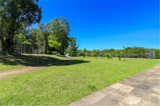 R$ 900.000 - MARAVILHOSA CASA EM CONDOMÍNIO FECHADO - 175M2 - 3 DORM - 2 VAGAS - INFRA Rua Eroni Soares Machado Porto Alegre - 