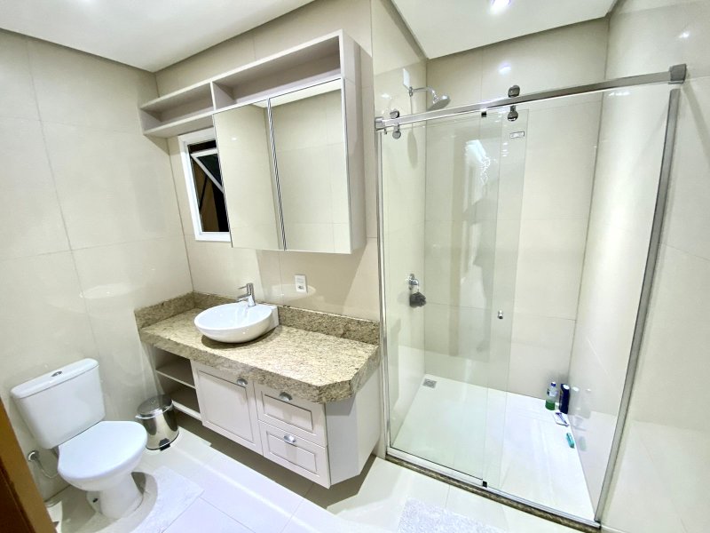 R$ 900.000 - MARAVILHOSA CASA EM CONDOMÍNIO FECHADO - 175M2 - 3 DORM - 2 VAGAS - INFRA Rua Eroni Soares Machado Porto Alegre - 