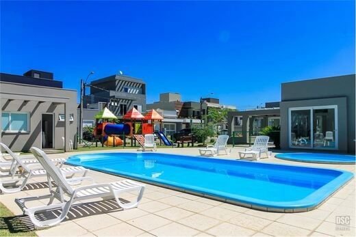 R$ 900.000 - MARAVILHOSA CASA EM CONDOMÍNIO FECHADO - 175M2 - 3 DORM - 2 VAGAS - INFRA Rua Eroni Soares Machado Porto Alegre - 