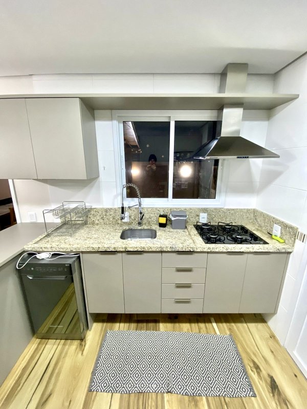 R$ 900.000 - MARAVILHOSA CASA EM CONDOMÍNIO FECHADO - 175M2 - 3 DORM - 2 VAGAS - INFRA Rua Eroni Soares Machado Porto Alegre - 