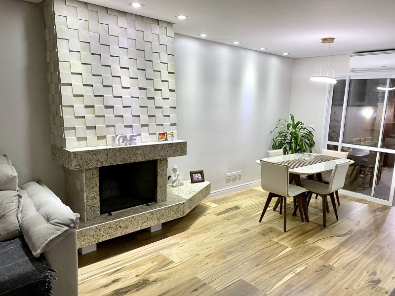R$ 900.000 - MARAVILHOSA CASA EM CONDOMÍNIO FECHADO - 175M2 - 3 DORM - 2 VAGAS - INFRA Rua Eroni Soares Machado Porto Alegre - 