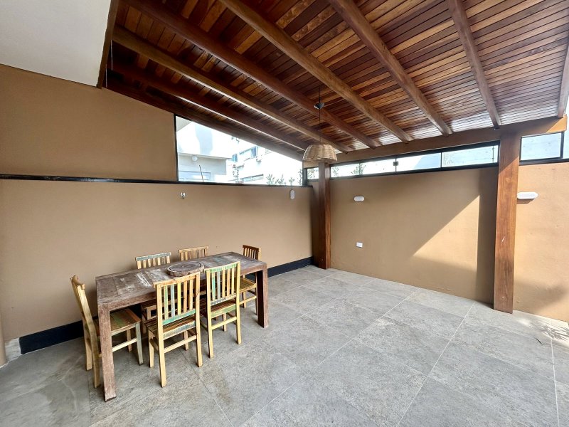 R$ 900.000 - MARAVILHOSA CASA EM CONDOMÍNIO FECHADO - 175M2 - 3 DORM - 2 VAGAS - INFRA Rua Eroni Soares Machado Porto Alegre - 