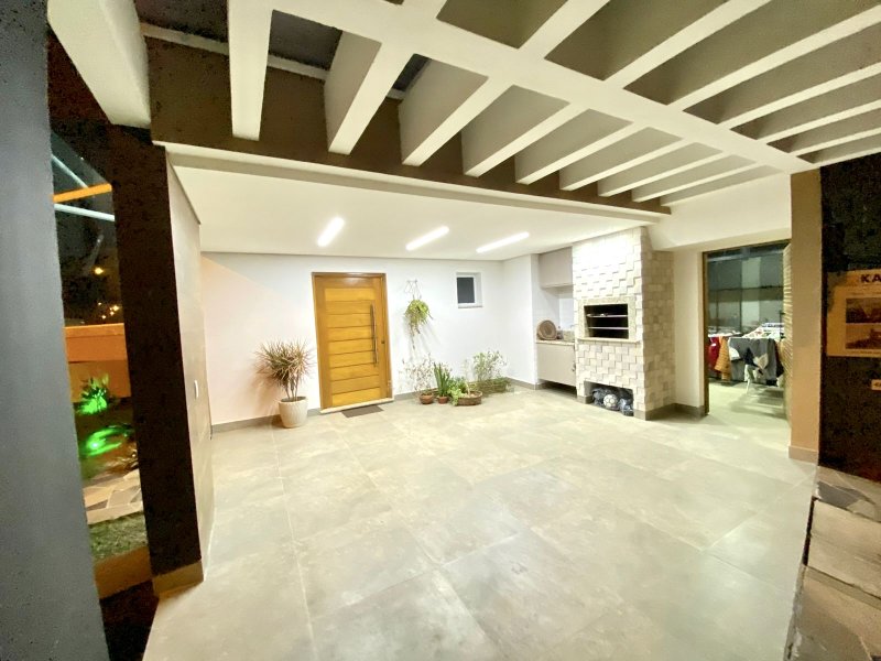 R$ 900.000 - MARAVILHOSA CASA EM CONDOMÍNIO FECHADO - 175M2 - 3 DORM - 2 VAGAS - INFRA Rua Eroni Soares Machado Porto Alegre - 
