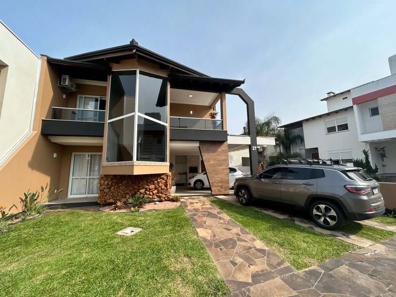 R$ 900.000 - MARAVILHOSA CASA EM CONDOMÍNIO FECHADO - 175M2 - 3 DORM - 2 VAGAS - INFRA Rua Eroni Soares Machado Porto Alegre - 