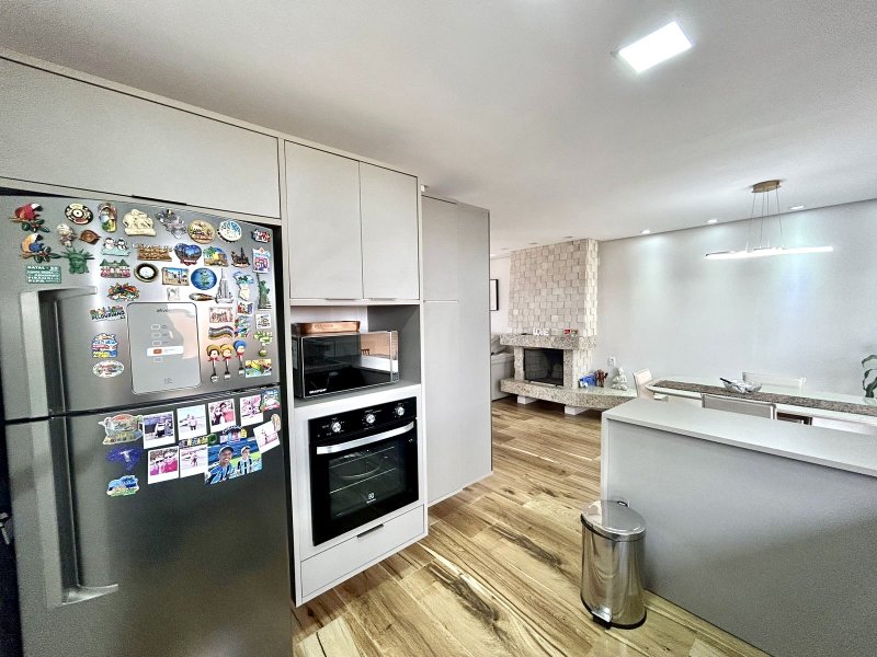 R$ 900.000 - MARAVILHOSA CASA EM CONDOMÍNIO FECHADO - 175M2 - 3 DORM - 2 VAGAS - INFRA Rua Eroni Soares Machado Porto Alegre - 