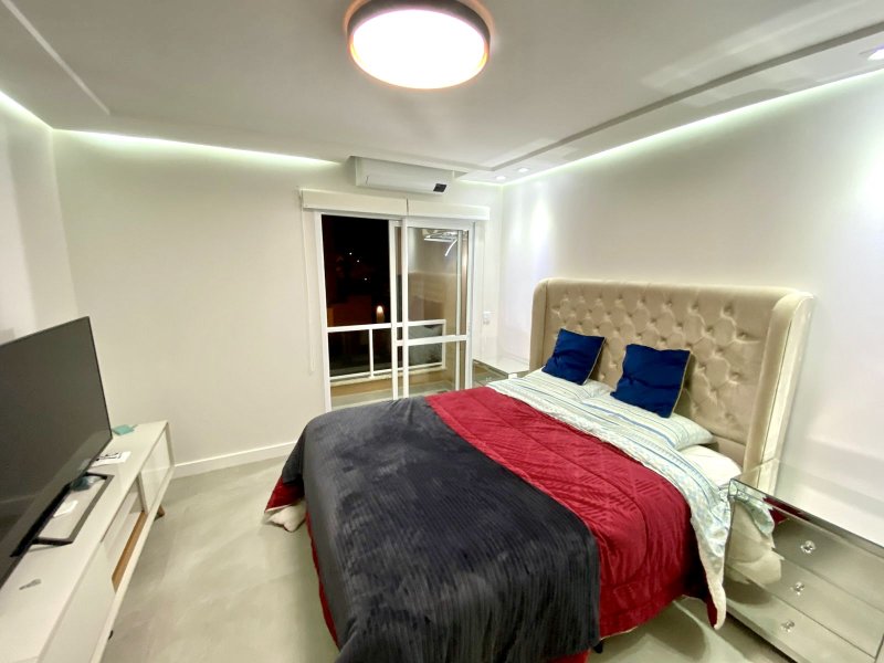R$ 900.000 - MARAVILHOSA CASA EM CONDOMÍNIO FECHADO - 175M2 - 3 DORM - 2 VAGAS - INFRA Rua Eroni Soares Machado Porto Alegre - 