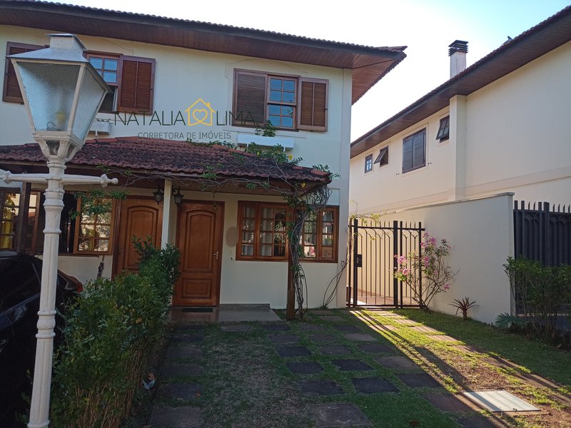Casa com 3 dormitórios a venda no Morumbi Sul, próximo ao Shopping e Metrô Campo Limpo.  Rua Lira Cearense São Paulo - 