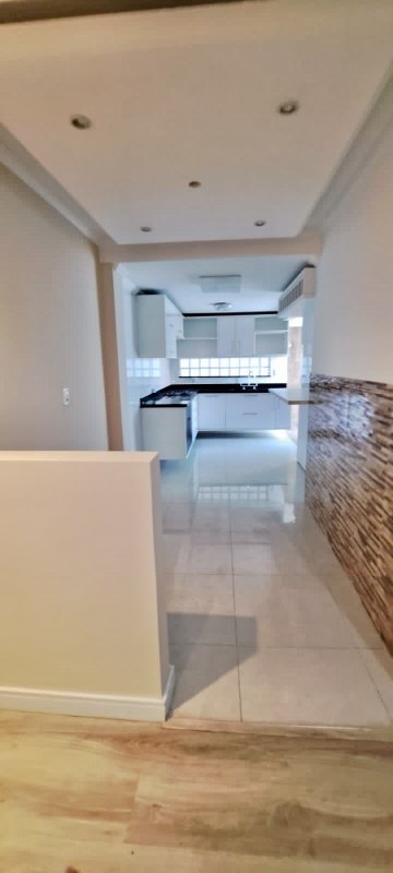 R$ 375.000 - OPORTUNIDADE - LINDO APARTAMENTO TÉRREO - 75M2 - 2 DORM - SUÍTE - VAGA Rua Santa Catarina Porto Alegre - 