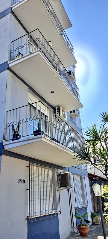 R$ 375.000 - OPORTUNIDADE - LINDO APARTAMENTO TÉRREO - 75M2 - 2 DORM - SUÍTE - VAGA Rua Santa Catarina Porto Alegre - 