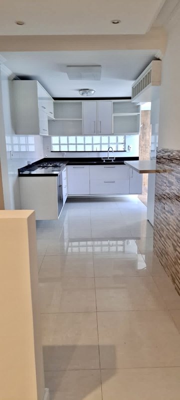 R$ 375.000 - OPORTUNIDADE - LINDO APARTAMENTO TÉRREO - 75M2 - 2 DORM - SUÍTE - VAGA Rua Santa Catarina Porto Alegre - 