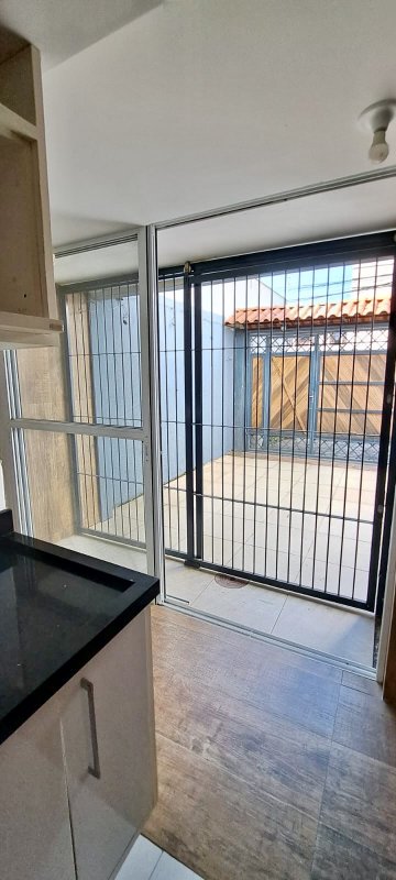 R$ 375.000 - OPORTUNIDADE - LINDO APARTAMENTO TÉRREO - 75M2 - 2 DORM - SUÍTE - VAGA Rua Santa Catarina Porto Alegre - 