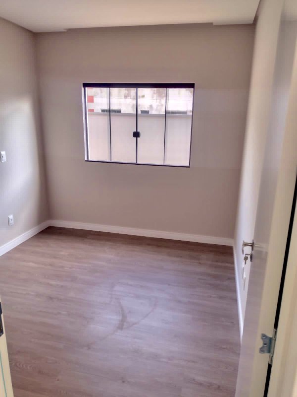 CASA COM 1 SUÍTE MAIS 2 DORMITÓRIOS NO BAIRRO DOM JOAQUIM - Brusque - 