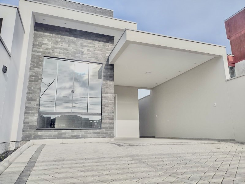 CASA COM 1 SUÍTE MAIS 2 DORMITÓRIOS NO BAIRRO DOM JOAQUIM - Brusque - 