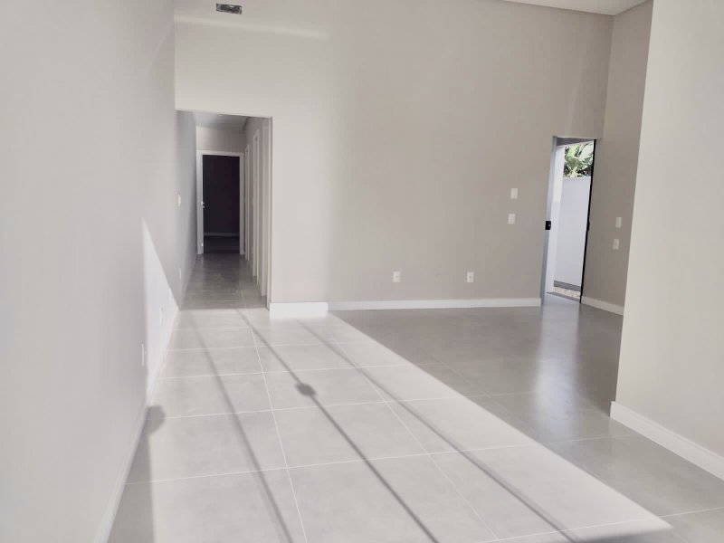 CASA COM 1 SUÍTE MAIS 2 DORMITÓRIOS NO BAIRRO DOM JOAQUIM - Brusque - 