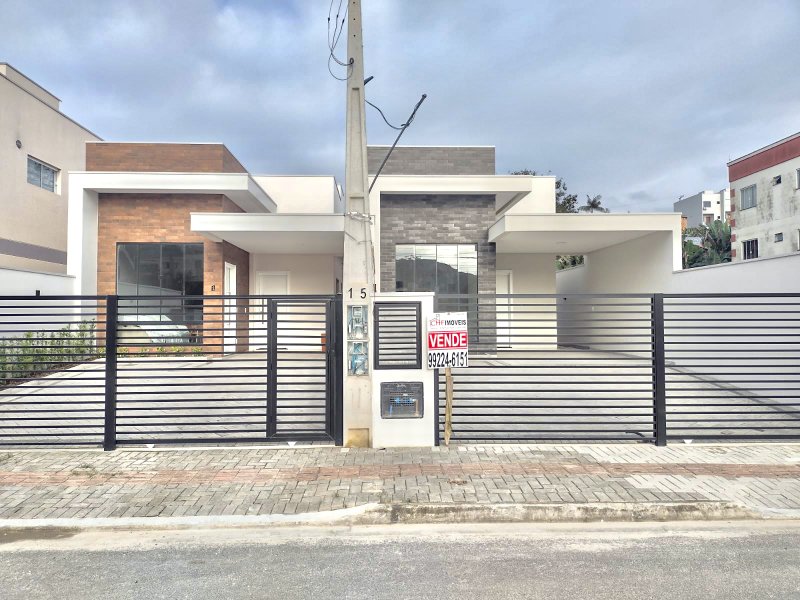 CASA COM 1 SUÍTE MAIS 2 DORMITÓRIOS NO BAIRRO DOM JOAQUIM - Brusque - 