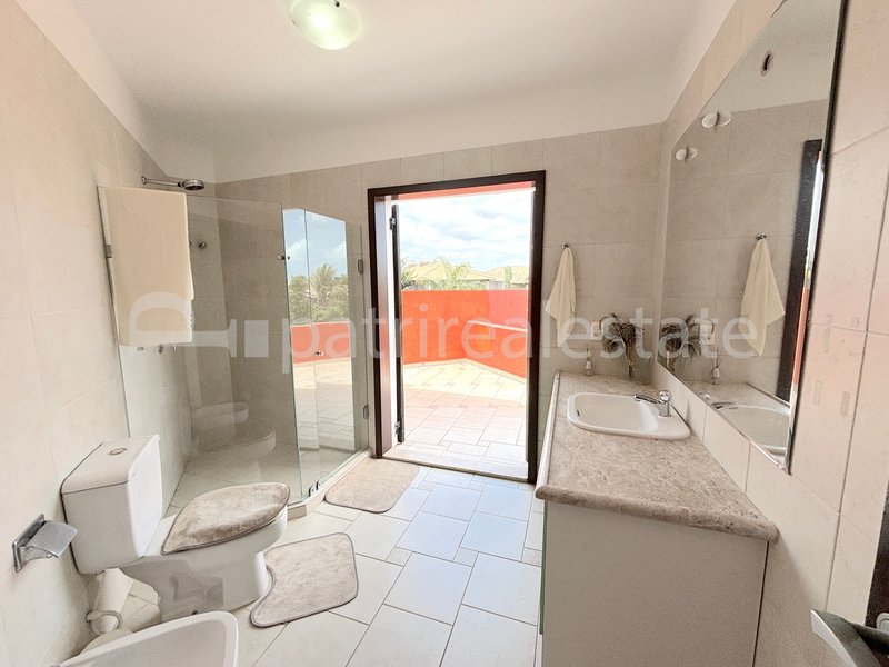 Casa com 582 m² em terreno de 1160 m² 6 quartos 7 wc 12 Vagas. De Lourdes - Fortaleza - CE Rua Professor Mozart Solon Fortaleza - 