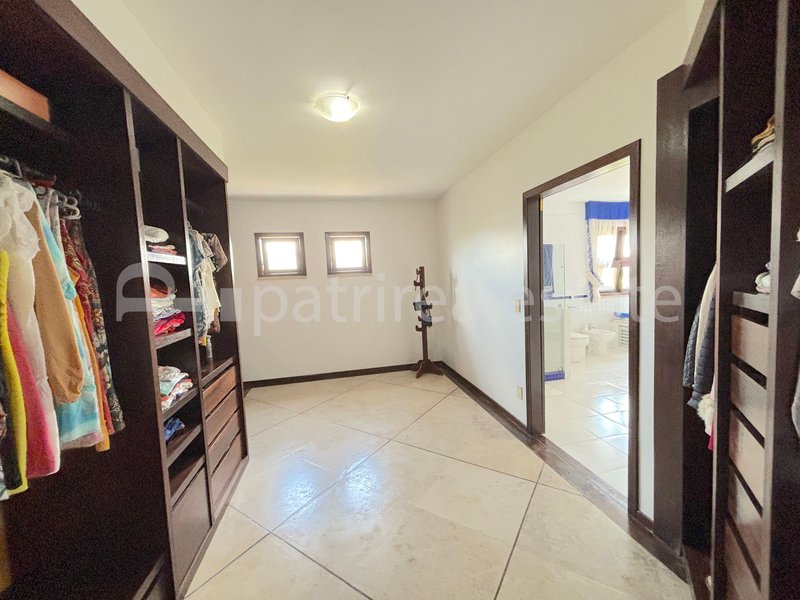 Casa com 582 m² em terreno de 1160 m² 6 quartos 7 wc 12 Vagas. De Lourdes - Fortaleza - CE Rua Professor Mozart Solon Fortaleza - 