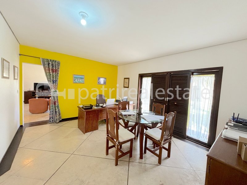 Casa com 582 m² em terreno de 1160 m² 6 quartos 7 wc 12 Vagas. De Lourdes - Fortaleza - CE Rua Professor Mozart Solon Fortaleza - 